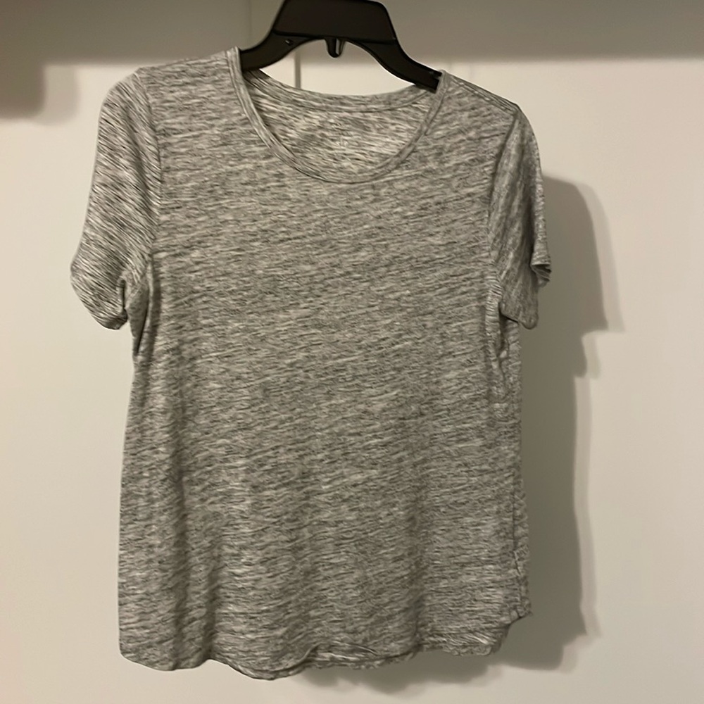 Heather Grey Old Navy “Everywhere” tee